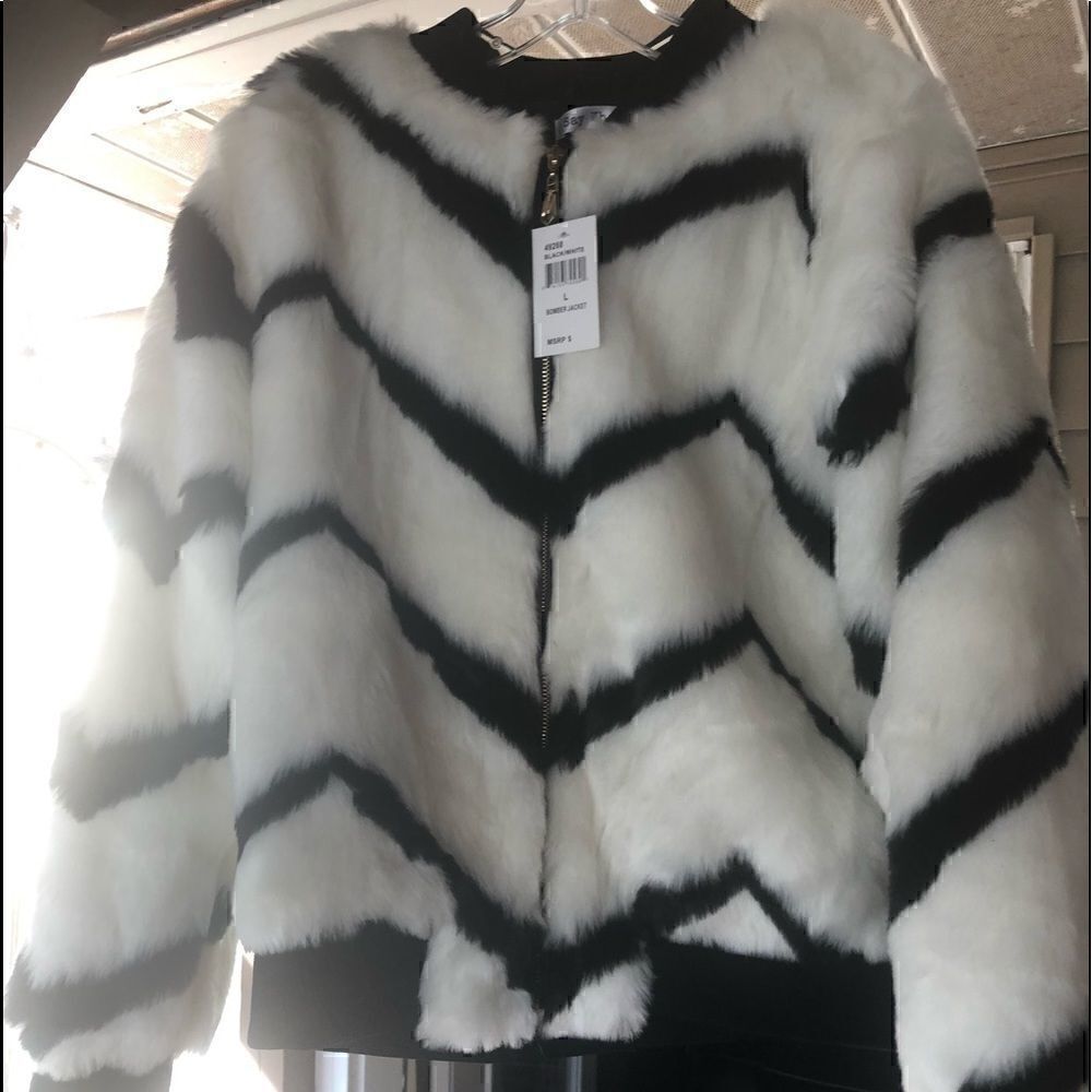 🔥🔥🔥NWT Faux fur black and white coat.was $200 plus dollars at Macys
